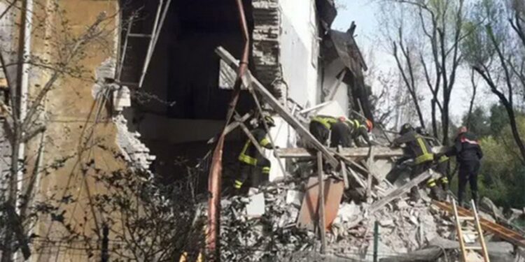 Strašna eksplozija u Rimu: Srušila se zgrada, spasioci tragaju za žrtvama (VIDEO)