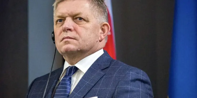 Fico: Ne želim da Slovačka bude pod “nuklearnim kišobranom” Francuske