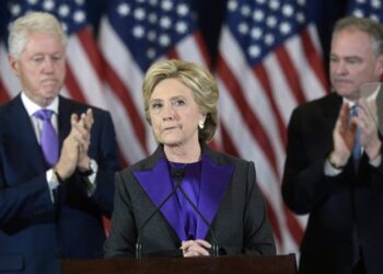 Hilari Klinton nazvala politiku Trampove administracije opasnom i glupom