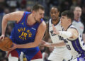 Jokić predvodio Denver u pobedi protiv Sakramenta (VIDEO)