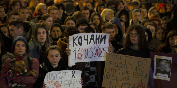 Građani S. Makedonije održali 16 minuta ćutanja zbog žrtava u Kočanima