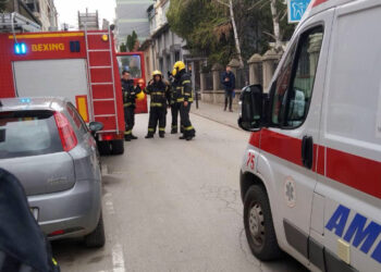 Dačić: Brzom reakcijom vatrogasaca spaseno pet osoba iz zgrade u kojoj je izbio požar