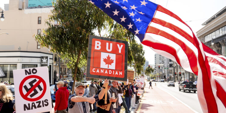 Demonstranti protestuju protiv Maska u više američih i evropskih gradova