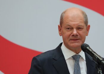 Šolc i nemački ministri razrešeni, obavljaće funkcije vršilaca dužnosti