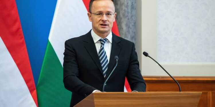 Sijarto: Ponovno naoružavanje Evrope ne bi trebalo da se pretvori u tajnu podršku Kijevu