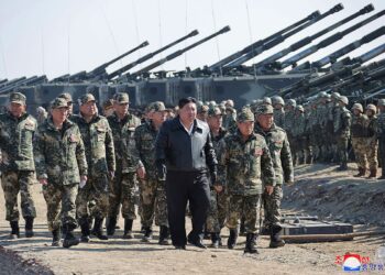 Lider Severne Koreje Kim Džong Un posetio vojnu bazu za obuku