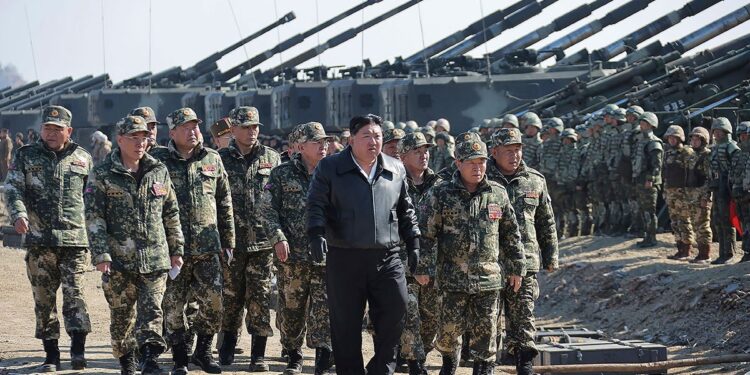 Lider Severne Koreje Kim Džong Un posetio vojnu bazu za obuku