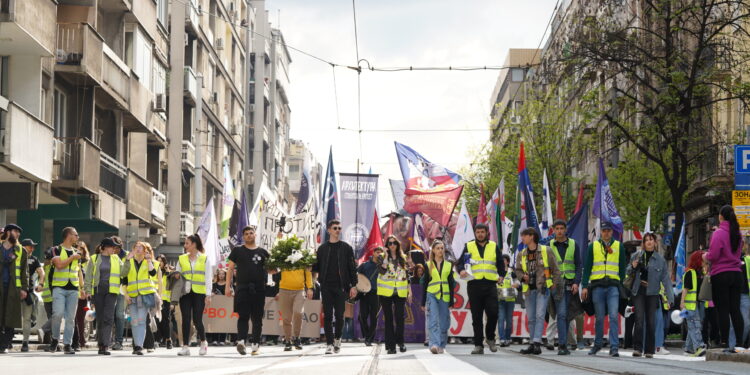 Koreografi pozvali na doček studenata u roditeljskoj grupi, roditelji: Zloupotreba dece