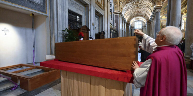 Vatikan: Papa Franja sahranjen u bazilici Santa Marija Mađore
