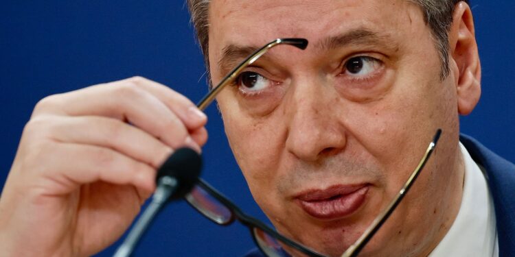 Vučić najavio povećanje minimalne zarade
