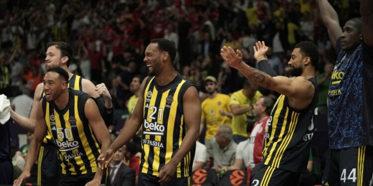 Gudurić odveo Fenerbahče na krov Evrope