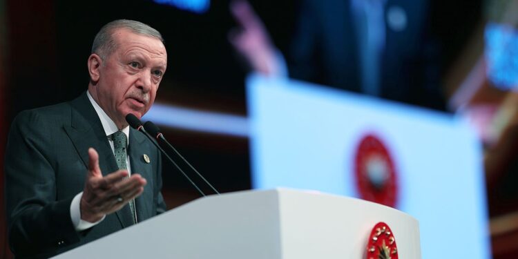 Burno u Turskoj: Hapse članove opozicije i glavne Erdoganove protivnike
