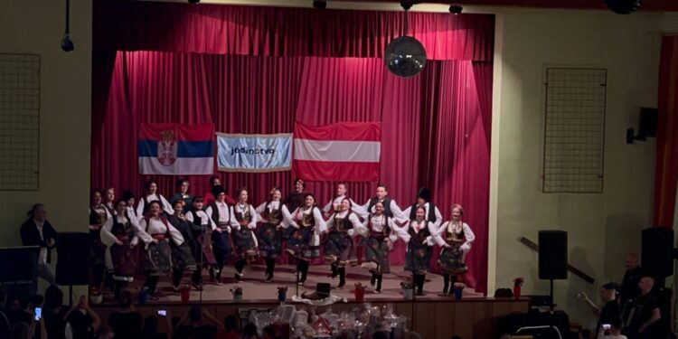 KUD Jedinstvo iz Beča okupilo prijatelje