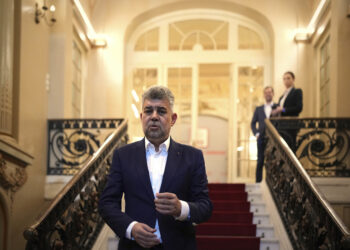 Rumunski premijer Marsel Čolaku rekao da podnosi ostavku