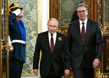 Putin Vučiću: Visoko cenimo to što učestvujete u proslavi našeg zajedničkog praznika