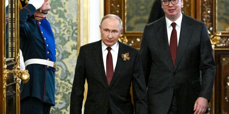 Putin Vučiću: Visoko cenimo to što učestvujete u proslavi našeg zajedničkog praznika