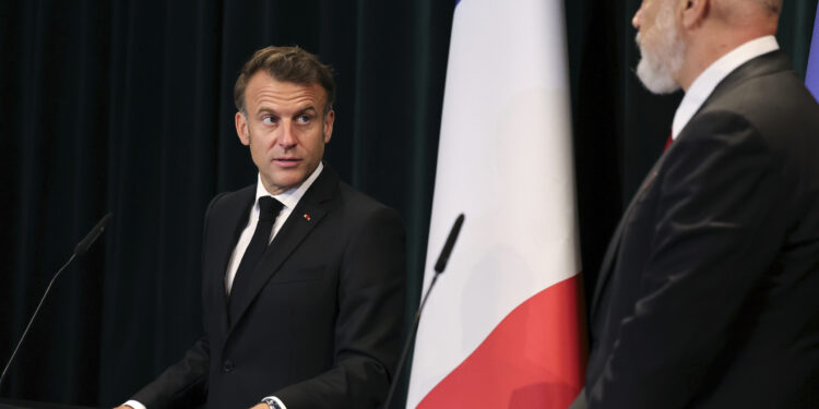 Makron: Siguran sam da će Tramp reagovati na Putinov “cinizam”