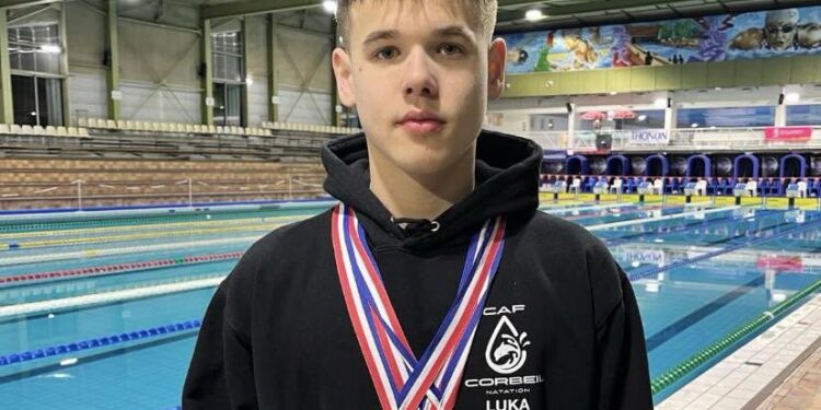 Luka plivanjem osvaja Francusku