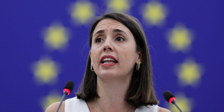 Predsednicu Evropske komisije nazvala “Ursula bomb der Lajen” (VIDEO)