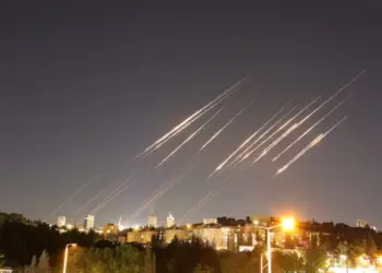 Iran ispalio novi talas projektila na Izrael, oglasio se Tramp