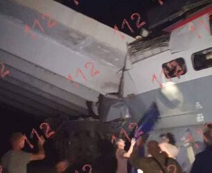 Srušila se dva mosta u Rusiji, jedan pao na voz pun putnika (VIDEO)