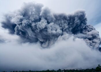 Eruptirala Etna, oblak pepela dostigao visinu od 6.400 metara