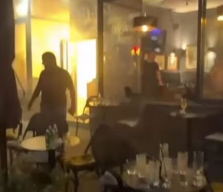 Ubačene baklje u kafić u centru Beograda (VIDEO)