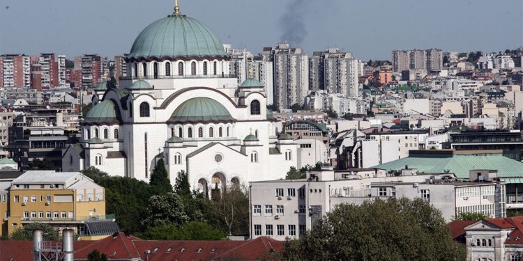 Vreme sutra: Oblačno i osetno svežije, povremeno sa kišom