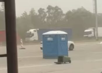 Nevreme oduvalo toalet iz Hrvatske ka Srbiji (VIDEO)
