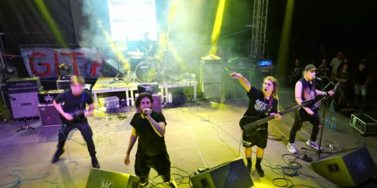 Rok se vraća na Dunav: Deveta Gitarijada u Velikom Gradištu