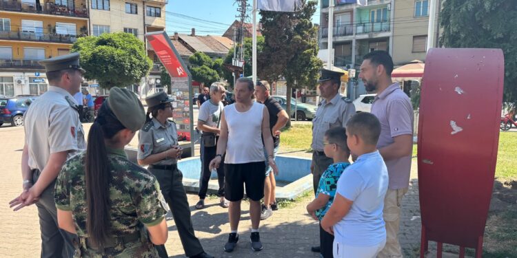 Mladi vole uniformu
