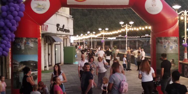 Sabor vina i folklora