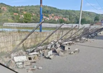 Pao zid bazena u varoši kraj Leskovca