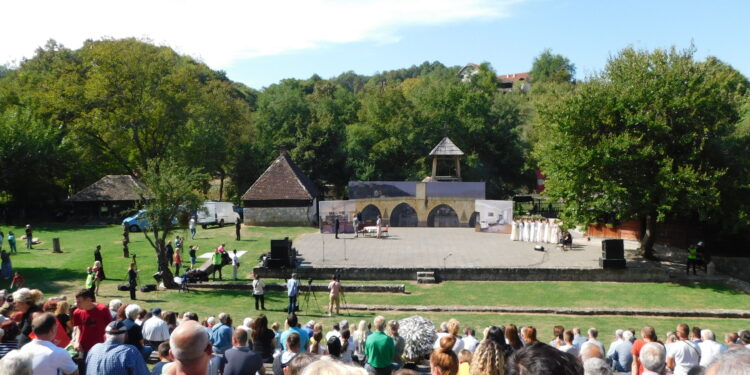 Vukov zavičaj mamac za turiste