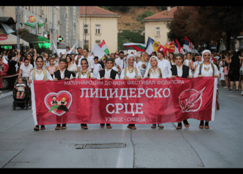 Knez Mihailovom prodefilovalo „Licidersko srce“: Deca iz celog sveta donela pesmu, igru i osmeh u Beograd