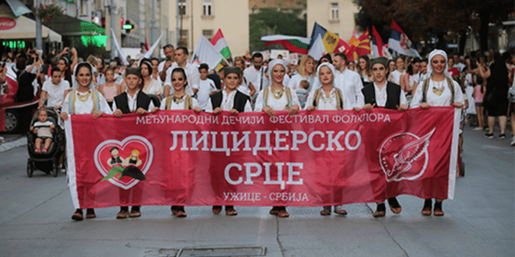 Knez Mihailovom prodefilovalo „Licidersko srce“: Deca iz celog sveta donela pesmu, igru i osmeh u Beograd