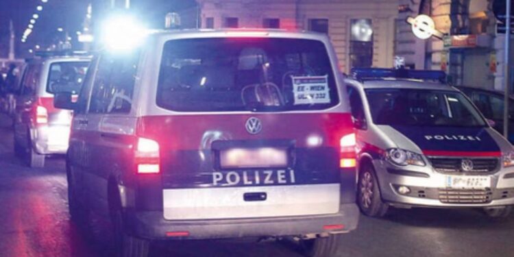 Snimak okršaja u Beču nakon ubistva žene: Srbin puca u specijalce i beži (VIDEO)
