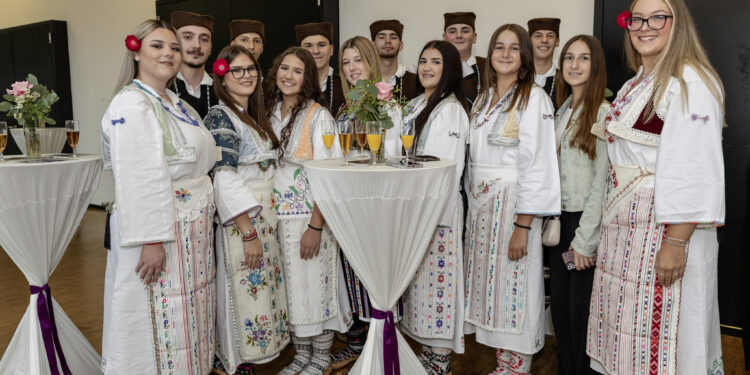 Humanitarno druženje naših ljudi u Salcburgu za Srbe na KiM