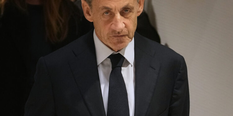 Sarkozi osuđen na pet godina zatvora zbog finansiranja kampanje Gadafijevim novcem