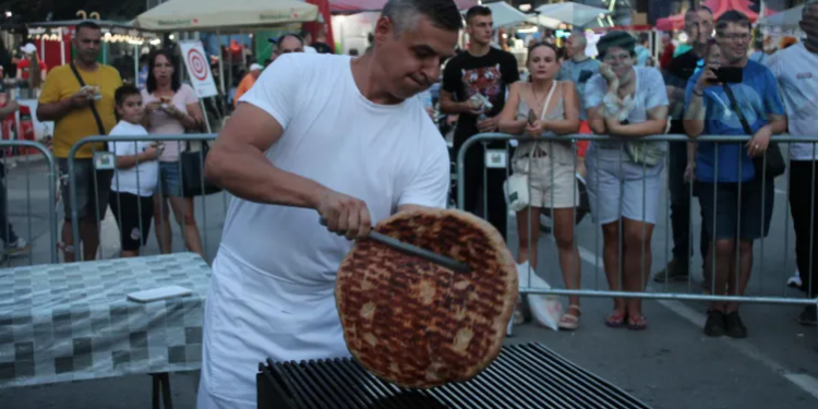 Pljeskavica od skoro šest kilograma
