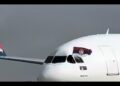 DIRLJIV MOMENAT IZ AVIONA: Air Serbia čestita praznik svim građanima