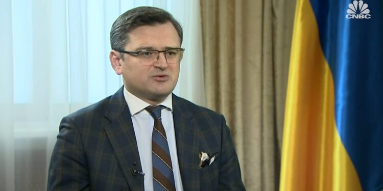 Bivši šef diplomatije Ukrajine pobegao iz zemlje “kao lopov”