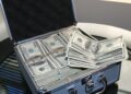 Multimilijarder razbesneo Ameriku: Kupio rusku naftu za 33 milijarde dolara