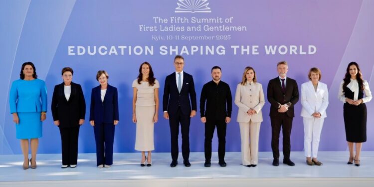 SRBIJA ČUVA NEUTRALNOST: Tamara Vučić na Samitu prvih dama i gospode u Kijevu
