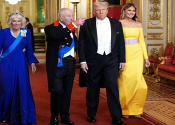 TRAMP U VINDZORU: Raskošna ceremonija dok narod besni na ulicama