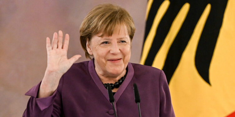 Merkel želi da zameni Ursulu fon der Lajen?
