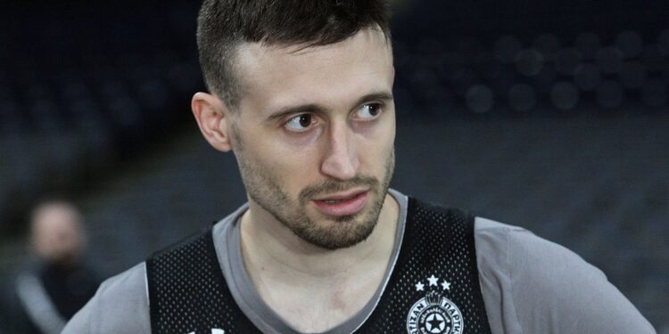 Avramović dva meseca van parketa