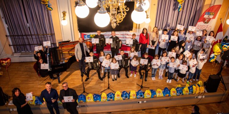 “A:Kultura” organizovala 11. Muzički festival za decu i mlade “Zlatna pčela”