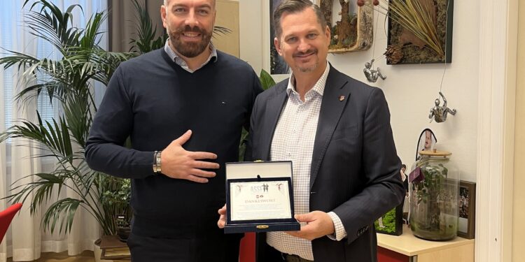 Prijatelj bečkih Srba: Plaketa zahvalnosti Markusu Francu