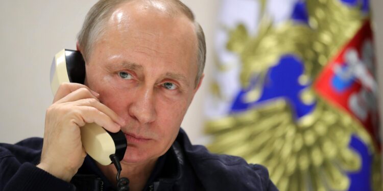 Oglasio se Kremlj o razgovoru Putina i Trampa